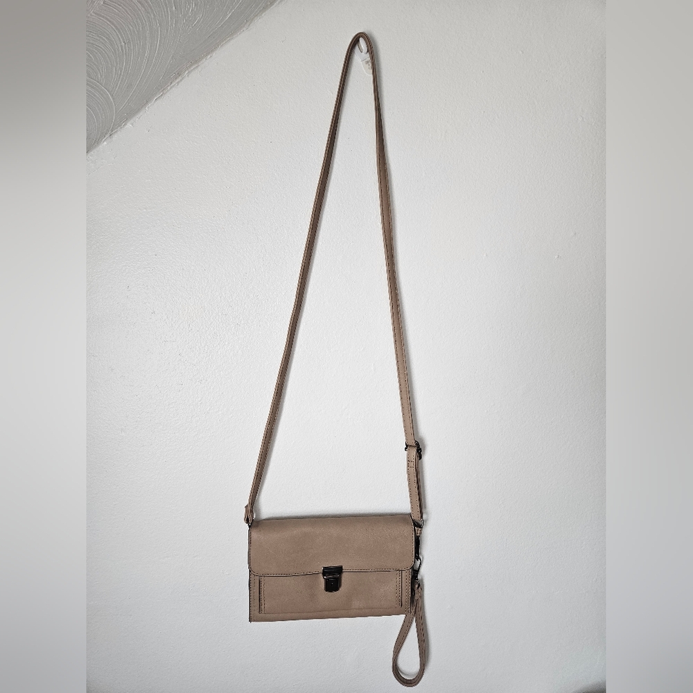 Tan‎ Crossbody And Wristlet Bag
